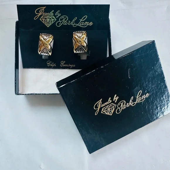 Jewels by Park Lane Two Toned Clip Earrings New - Picture 2 of 3